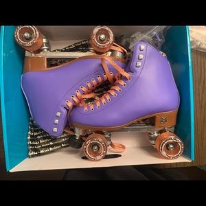 Moxi Beach Bunny roller skates